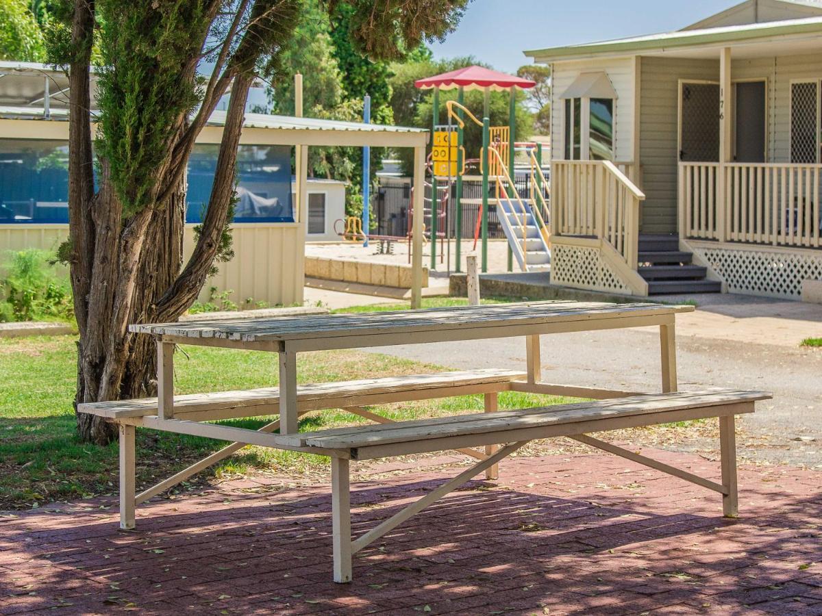 Twin Waters Caravan Park Dawesville Exterior photo