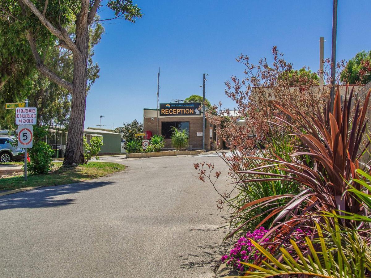 Twin Waters Caravan Park Dawesville Exterior photo